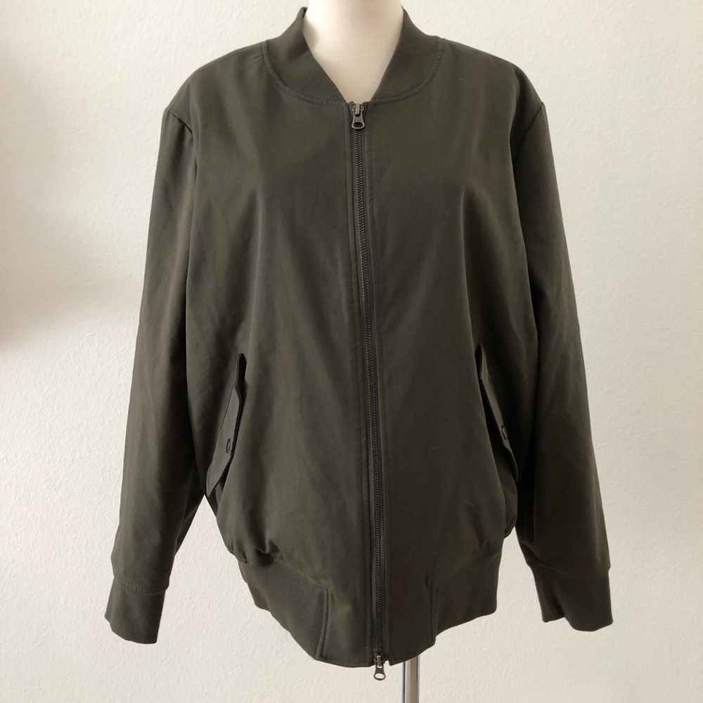 NWT Universal Standard Olive Green Men’s Bomber Jacket